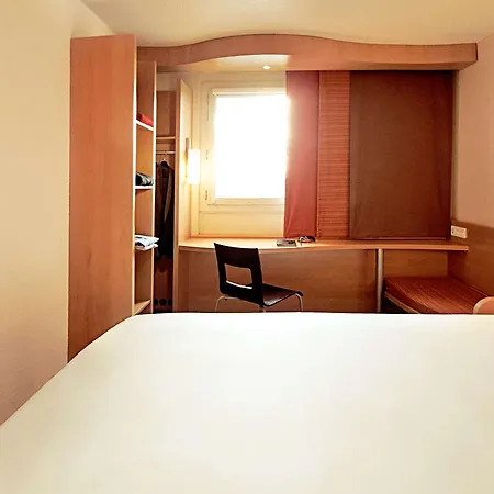Ibis Airport Hotel 3*