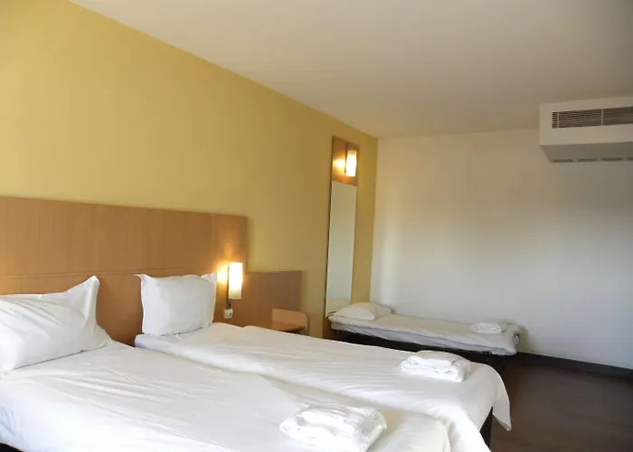 Ibis Airport 3* София