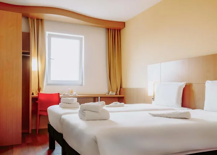 Ibis Airport Хотел 3*