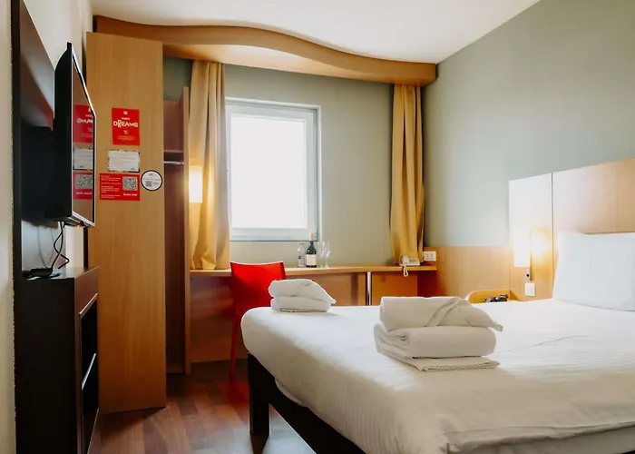 Ibis Airport Хотел 3*