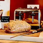 Ibis Airport 3*