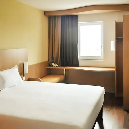 Hotel Ibis Airport 3*