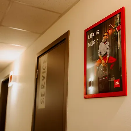 Hotel Ibis Airport 3*