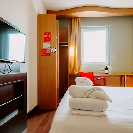 Ibis Airport 3*