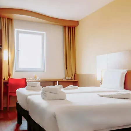Ibis Airport Hotel 3*
