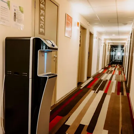 Ibis Airport Hotell 3*