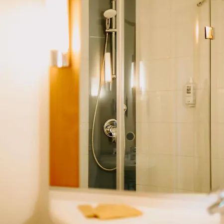 Hotel Ibis Airport 3*