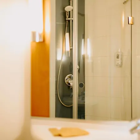 Hotell Ibis Airport 3*