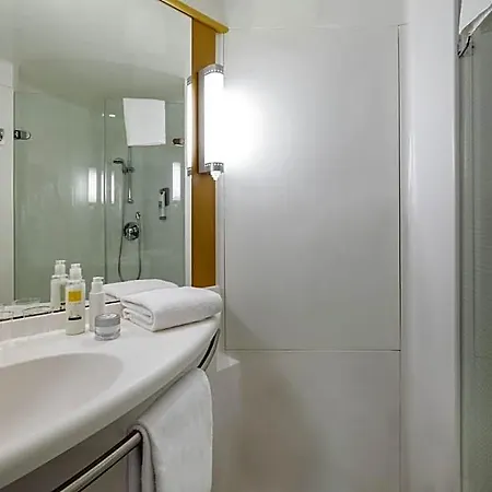 Ibis Airport Hotel 3*