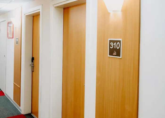 Hotell Ibis Airport 3*