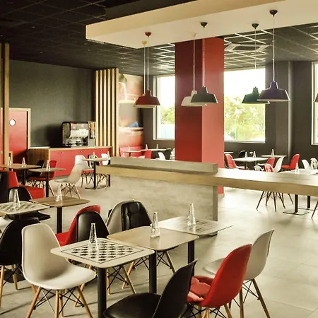 Ibis Airport 호텔